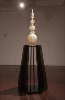 view of 'Tower of Entrotopia' sculpture and piëdestal by Seppe De Roo